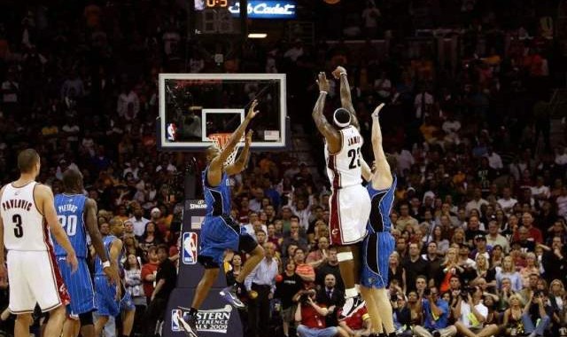  班切罗准绝杀魔术险胜活塞  