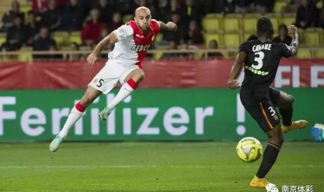  斯特拉斯堡vs尼斯爆发大规模冲突，多人染红被罚下  