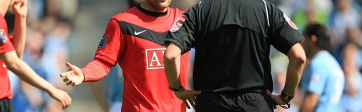  曼城铁卫头槌制胜，连续十场零封创英超新纪录  