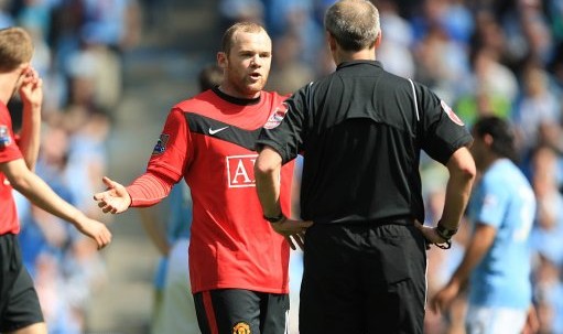  曼城铁卫头槌制胜，连续十场零封创英超新纪录  