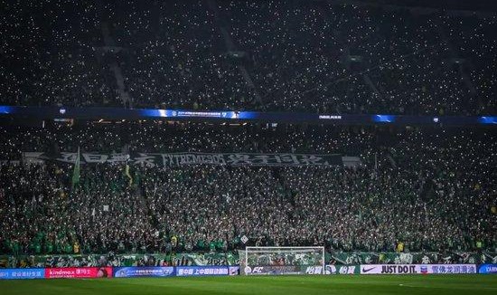  兰斯新球场首秀迎来开门红