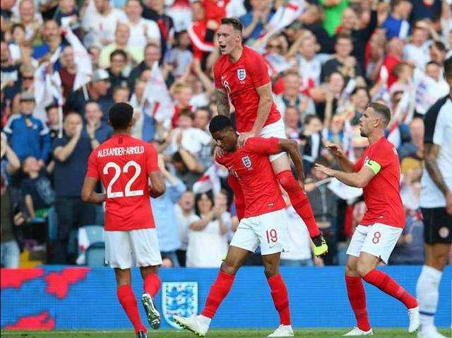  利物浦新援首秀建功，替补奇兵助球队绝地反击  