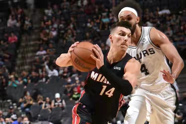  希罗29分热火终结老鹰连胜  